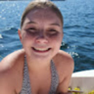 Meet your Posher, Chloe